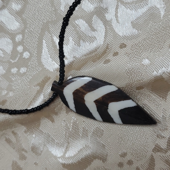 Earrings and necklace - Picture 3 of 3